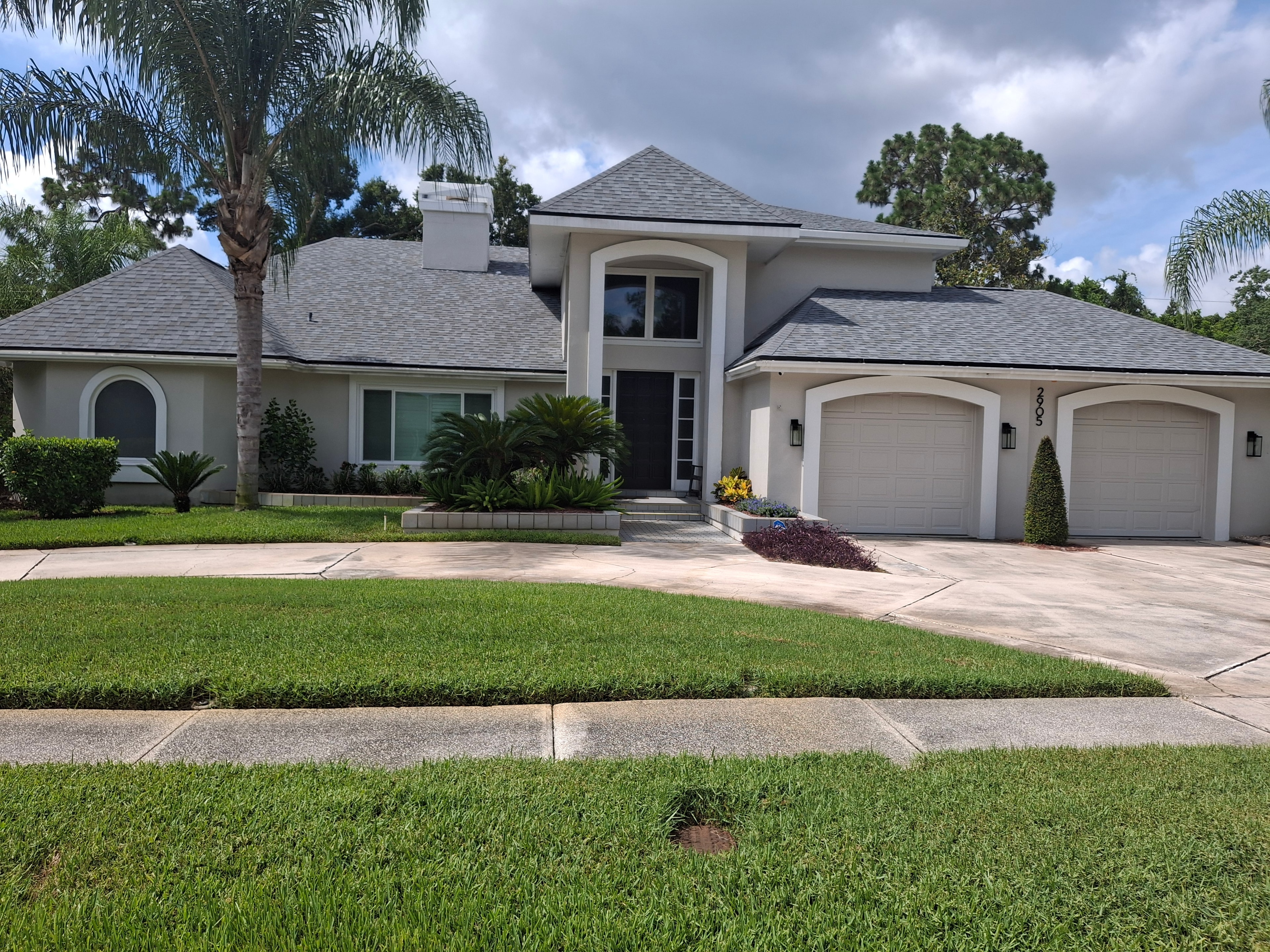 Professionally painted home in Pinellas County by David Johns Painting